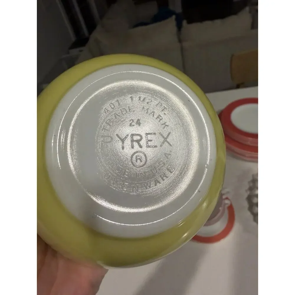 Pyrex Vintage Yellow Bowl 40 L 1 -1/2 PT Ovenware
